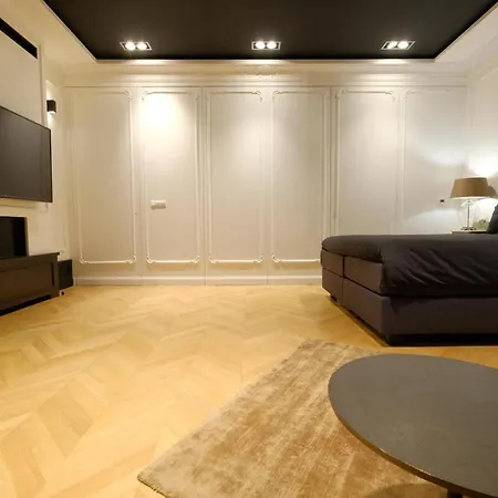 La Duchesse Et Parking Prive Gratuit ベッド・アンド・ブレックファスト