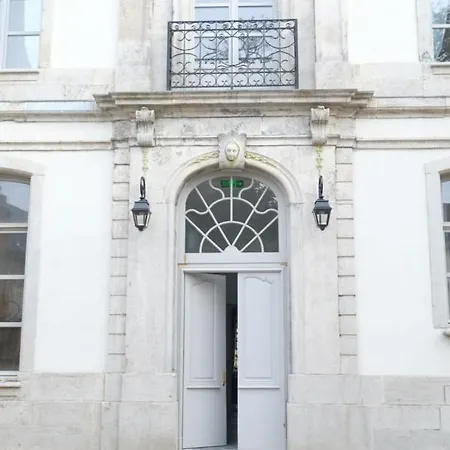 La Duchesse Et Parking Prive Gratuit ベッド・アンド・ブレックファスト