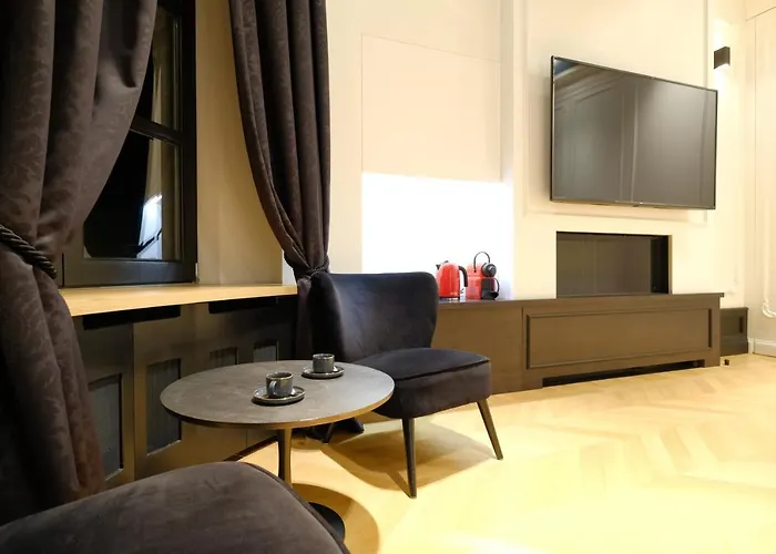 La Duchesse Et Parking Prive Gratuit Frühstückspension 4*